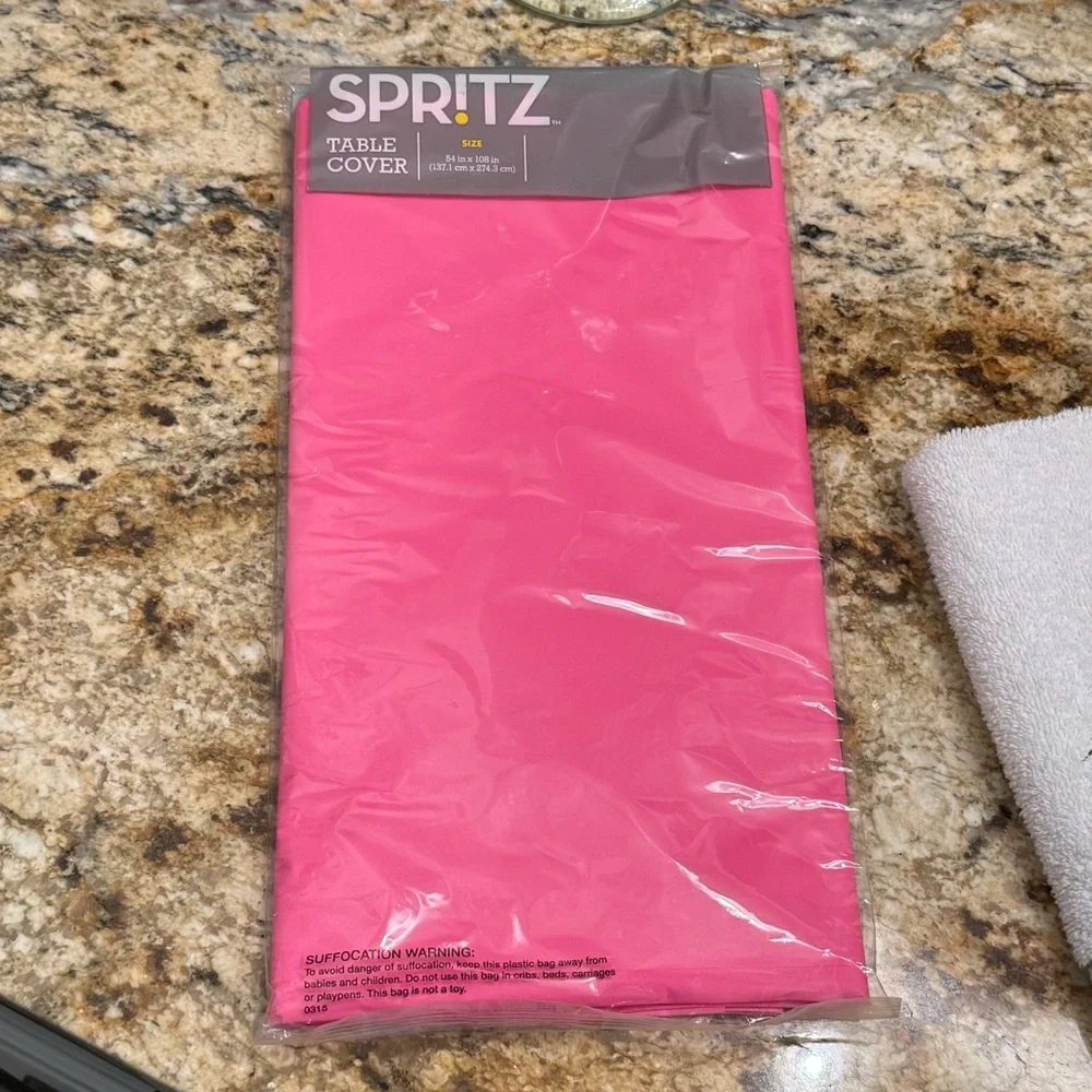 Spritz Vibrant Pink Table Cover